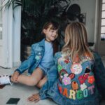 Alexia Mori Instagram - 🌟 CONCOURS 🌟Avec @mikecustomshoes et @icecream_and_candy on a décidé de vous gâter 🎁 1 veste enfant personnalisée , 1 paires de baskets enfant personnalisée , Pour participer c’est simple ! Attention bien suivre les règles ! 1 : être abonné à nos comptes @icecream_and_candy , @mikecustomshoes et @alexia_mori__ 2 : inviter deux copines en laissant un petit commentaire sous mon post Bonne chance à toutes 😊 Et celles qui veulent vous pouvez déjà passer commande chez @icecream_and_candy ou @mikecustomshoes . Les questions sur personnalisation, prix, délai etc c’est à elle qu’il faut demander en MP 😘 #concours #publicité