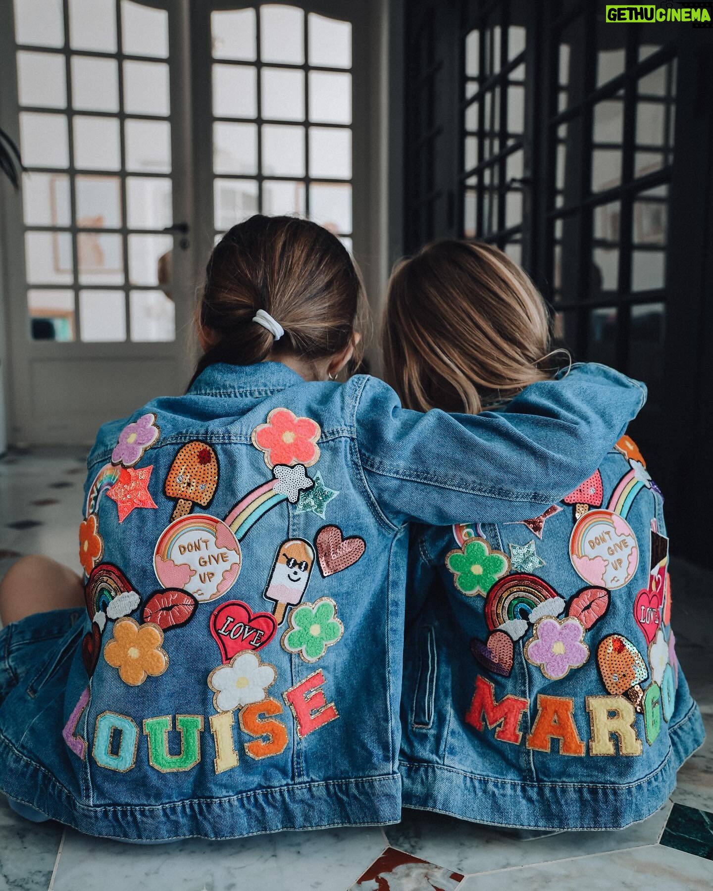 Alexia Mori Instagram - 🌟 CONCOURS 🌟Avec @mikecustomshoes et @icecream_and_candy on a décidé de vous gâter 🎁 1 veste enfant personnalisée , 1 paires de baskets enfant personnalisée , Pour participer c’est simple ! Attention bien suivre les règles ! 1 : être abonné à nos comptes @icecream_and_candy , @mikecustomshoes et @alexia_mori__ 2 : inviter deux copines en laissant un petit commentaire sous mon post Bonne chance à toutes 😊 Et celles qui veulent vous pouvez déjà passer commande chez @icecream_and_candy ou @mikecustomshoes . Les questions sur personnalisation, prix, délai etc c’est à elle qu’il faut demander en MP 😘 #concours #publicité