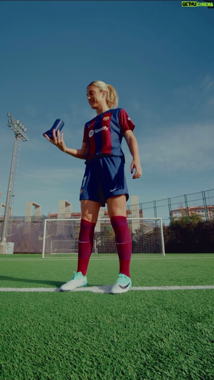 Alexia Putellas Instagram - Play your style again and again 🔄 Check out the new speaker on the Barça webshop 💥 #AOCSound