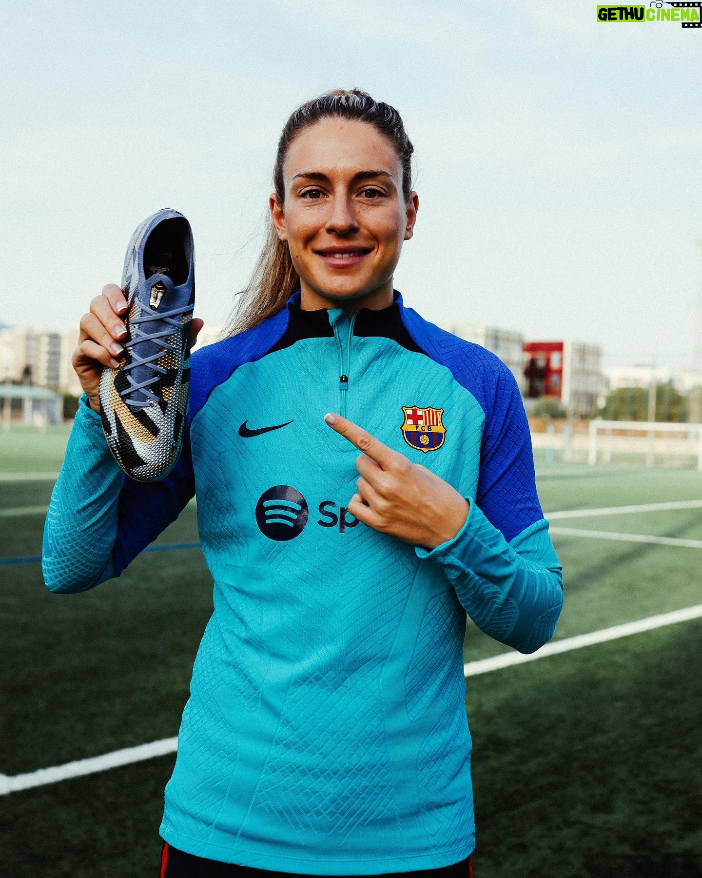 Alexia Putellas Instagram - Thanks @nike for all the love... Son preciosas 😃 10.17.22 🌟🌟