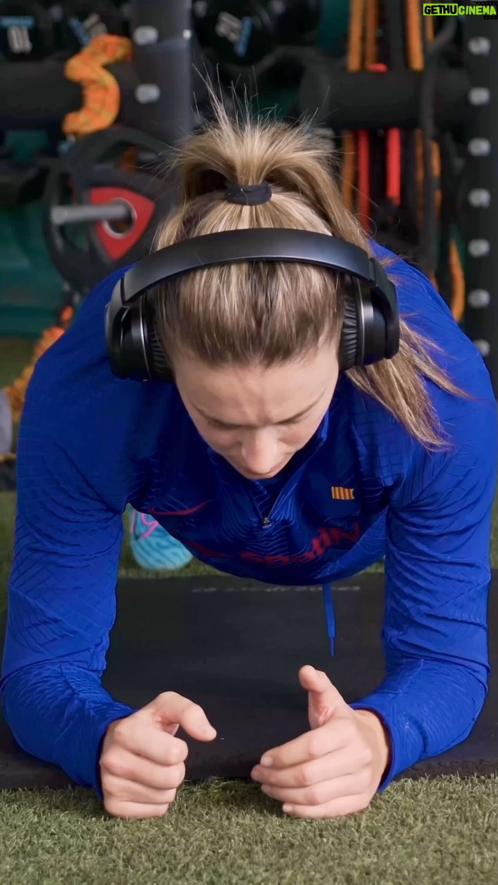 Alexia Putellas Instagram - Check out my Matchday playlist with some of my favourite songs that are helping get me game-ready by searching ‘FC Barcelona’ on @spotify 🎧 ⚽ 🎧 ¿Quieres saber qué canciones me motivan en un día de partido? Descubre mi Matchday Playlist buscando FC Barcelona en @spotify 🎧 ⚽ 🎧