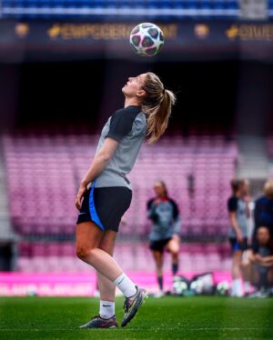 Alexia Putellas Instagram - Feliç de tornar a trepitjar el temple ❤️🏟️
Tots units per aconseguir estar a semifinals demà!