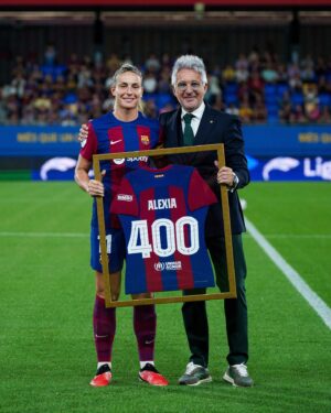 Alexia Putellas Instagram - Homenatge als 4️⃣0️⃣0️⃣ partits d’Alexia com a blaugrana! 

Felicitats i que en siguin molts més 🙌