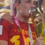 Alexia Putellas Instagram – No digas nada, solo da ❤️

#EllasYaSonHistoriaDelFútbolMundial