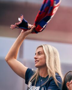 Alexia Putellas Instagram - me han mandado algunas reliquias del 2013 10 years Barça challenge 🫣👧🏼🤣