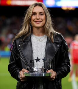 Alexia Putellas Instagram - 🔥The 2021/22 UWCL Player of the Season 🥇 @alexiaputellas 🤝 @_.nadinekessler._ #UWCL