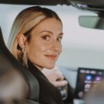 Alexia Putellas Instagram - Hemos puesto este Cupra con 25.691km a la venta en @cochesnetoficial para que las futuras futbolistas no tengan que recorrer ni un kilómetro de más. Entérate de todo aquí www.loskilometrosdealexia.com