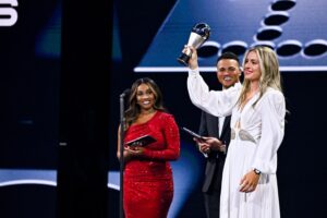 Alexia Putellas Instagram - Thank you to everyone who voted for me to win this amazing award.

Thanks also to my family and friends, my teammates, the coaching staff, the club and its employees, all the fans and all the people who helped me along the way.

Congratulations to all the winners!