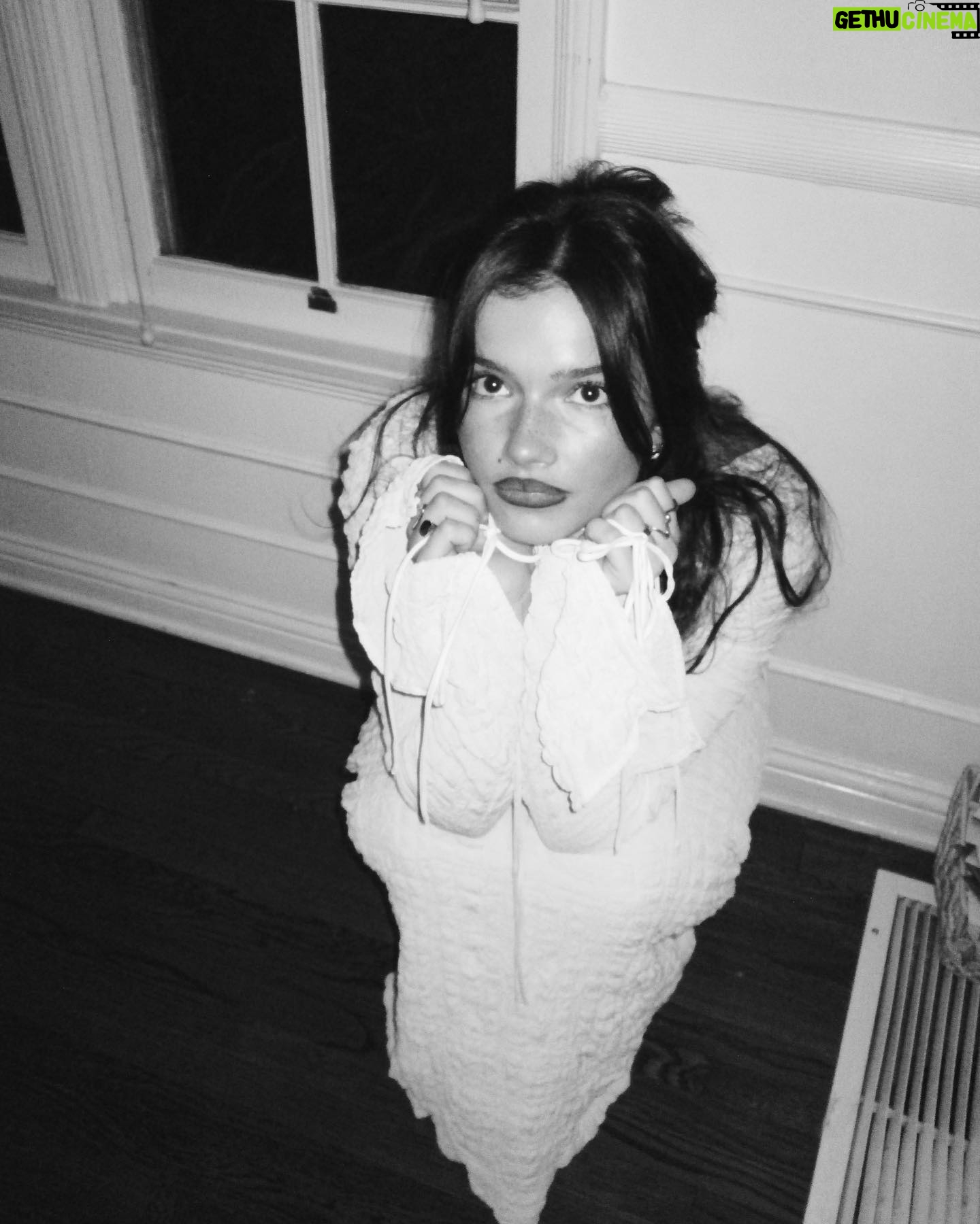 Alexis Jayde Burnett - 3 Likes - on my way to the party for you !