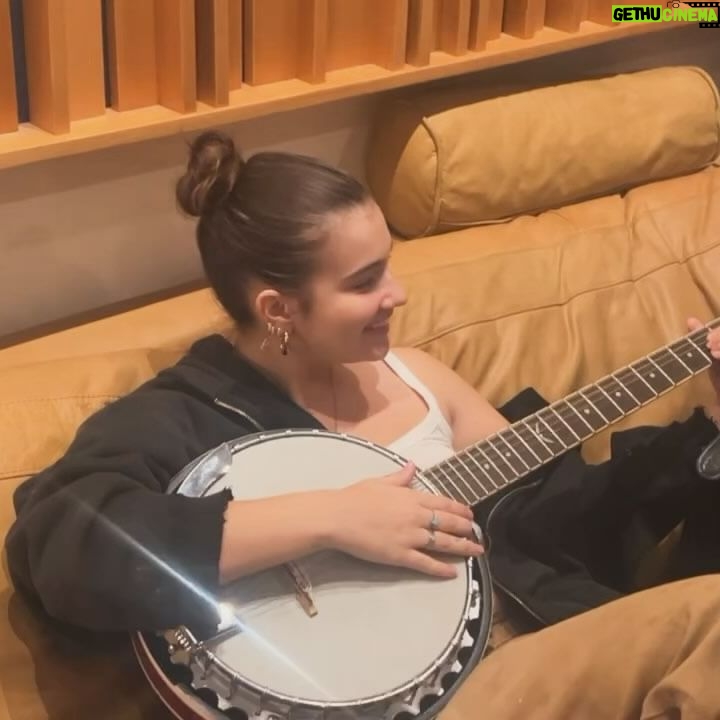 Alexis Jayde Burnett Instagram - here is some bts of making the 3 songs!! every single one of these videos makes me laugh and brings me so much joy - i get to work with some of my fav people and i can’t believe this is my job🤭 enjoy, hope ur liking the project :)