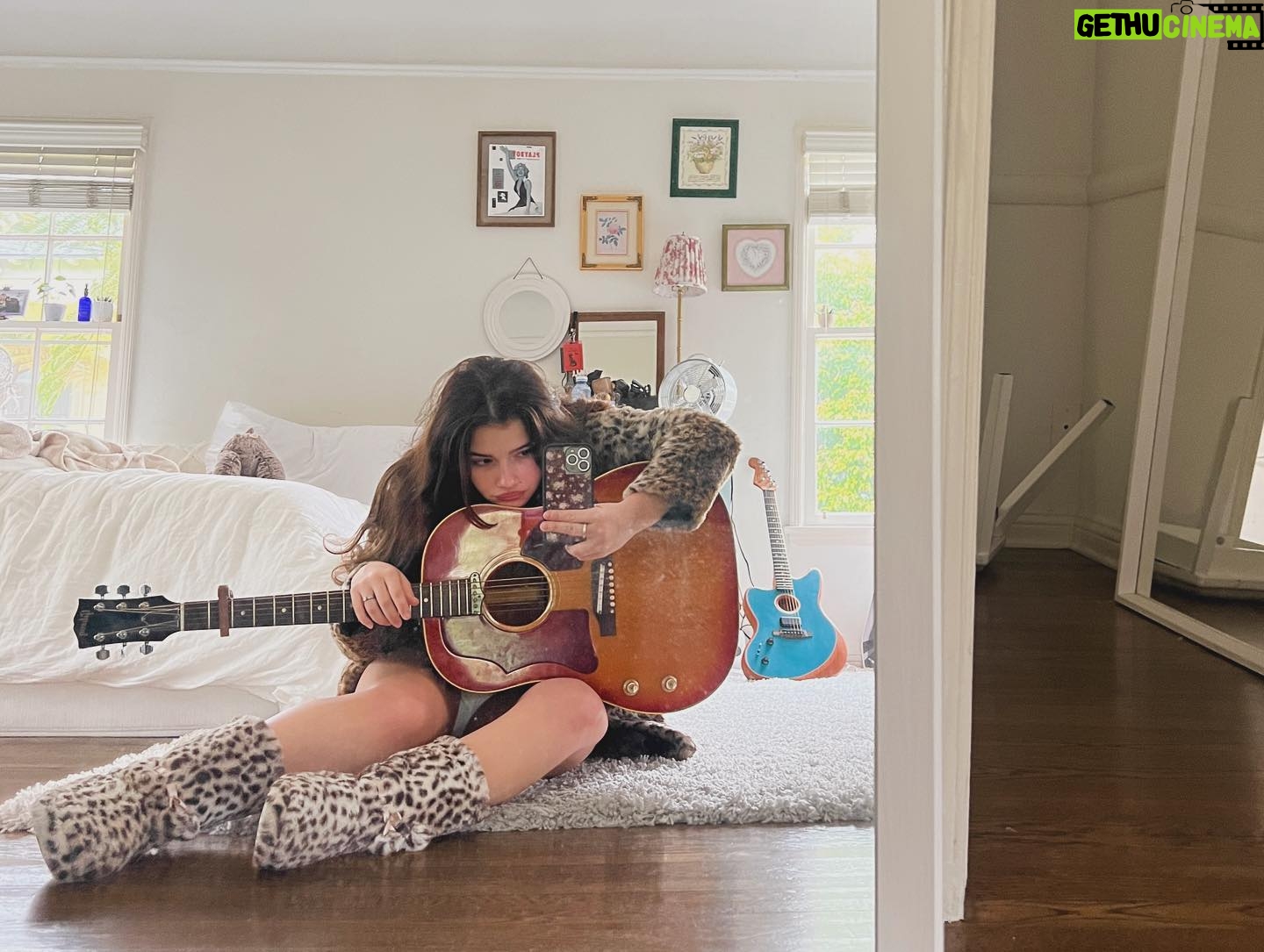Alexis Jayde Burnett - 3 Likes - this guitar knows everything