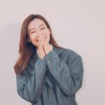 Ali Lee Instagram - 二三年度的聚會最後在一月進行了，多謝 @alilee_officialfanclub 每年的悉心安排，六年 不長也不短，把經歷的種種結集再鋪開，每步每印確令人動容，辛苦你們 每一位🤍 零碎原因，聚會比往年遲了點，卻發現依然看到來自五湖四海的你們。對你們的每一問都是這些年的疑惑，對我的每一答都是言行一致的純粹。真的 不遲不早，而一向邊走邊決定的我，繼續相信，最好的Timing 就是交給時間本身:)🍀 #withlove #ALife