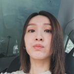 Ali Lee Instagram – 反覆燒了三天，還好大家都覺得我個樣扮到精神🤞🏻
身邊好多人都病，送俾仲未好返嘅你哋💪🏻

但願日子簡單，抬頭所見盡是溫柔☁️

#ALife