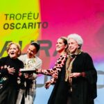 Alice Braga Instagram – Como vocês já devem ter percebido, não sou muito boa por aqui, sempre apareço depois.
Mas demorei porque queria viver cada momento, cada segundo do presente, desse dia tão especial e potente.
Uma honra receber homenagem ao lado dessas mulheres. 
Obrigada @festivaldecinemadegramado 
Que noite mágica.
Viva Laura Cardoso! 

Styling : genia máxima @ritalazzarotti 
Make : amigo querido @sennarafael 
Look : uma honra vestir @chanelofficial

Foto: Edison Vara / Agência Pressphoto