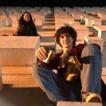 Alice Braga Instagram – Recebi a notícia pelo Gabriel de que ganhamos Melhor Ator e Melhor Atriz de cinema no Prêmio APCA (um dos mais importantes do Brasil \o/), o que só deixou ainda mais especial essa história de ‘Eduardo e Mônica’ (sim, tô desde ontem cantando essa música).
 Gab, sua entrega, sua paixão e generosidade me emocionam e inspiram. Seu Eduardo foi fundamental pra construir a minha Mônica. Ela também é sua. Foi um projeto desafiador, já que quase todo mundo no Brasil conhece ‘Eduardo e Mônica’. Foi lindo falar de amor e celebrar as diferenças. Esse prêmio tem um valor muito grande. É uma honra imensa receber o APCA. 

Obrigada Bianca De Felippes, produtora do filme, e René Sampaio, diretor, por não terem desistido de mim nesse papel! E quem me irá dizer que não existe razão? 

‘Eduardo e Mônica’ tá disponível no @globoplay