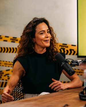 Alice Braga Instagram - Alice Braga no Podpah! 💛