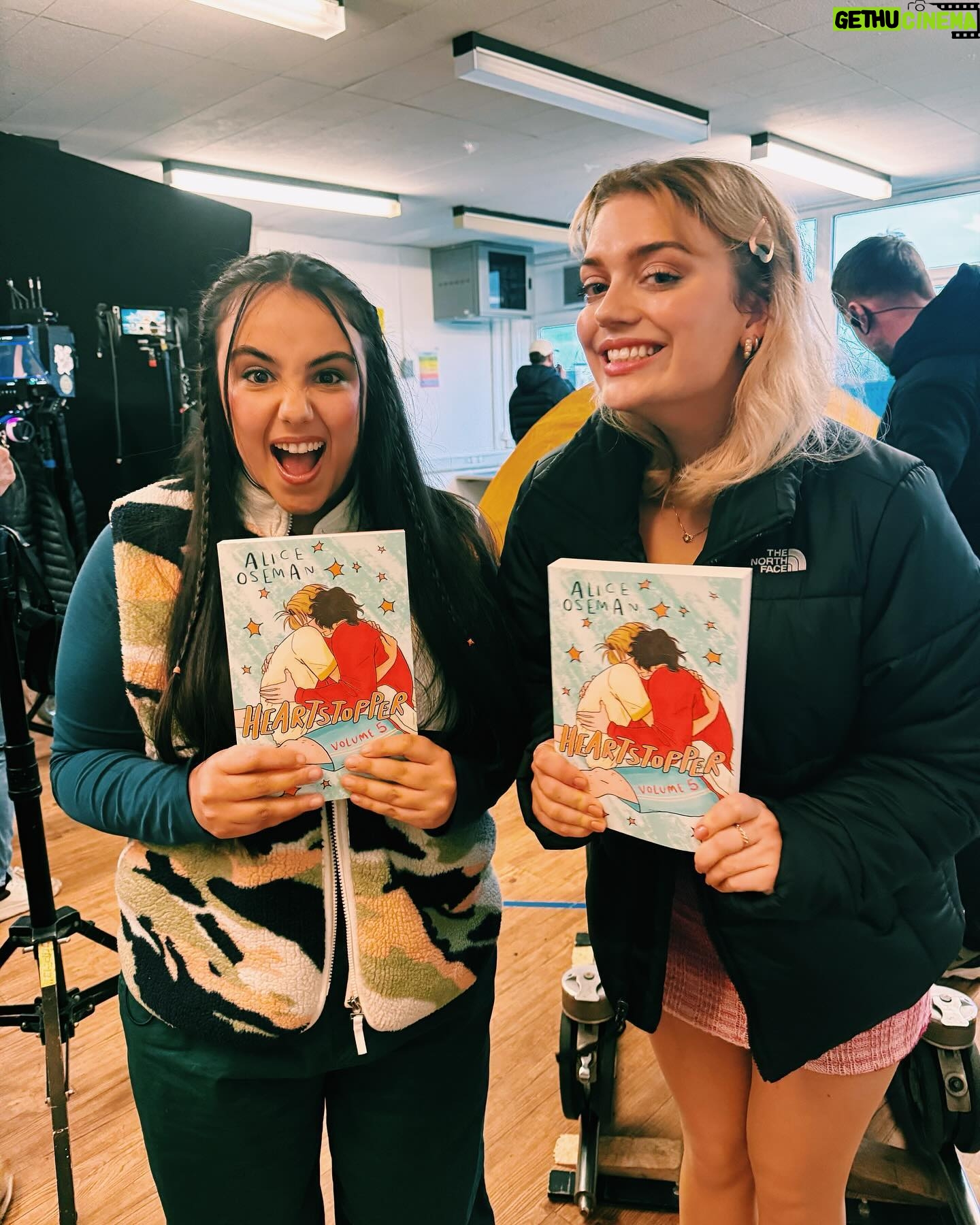 Alice Oseman - 798.4K Likes - While I was on set this season, I was able to gift some copies of Vol 5 to the wonderfully talented and hardworking cast of @heartstopper (including some not pictured here)! Massive thank you to this lovely lot for letting me bother you with photo requests while you were all very tired and working very hard. Vol 5 will be coming to life in season 3! 📚