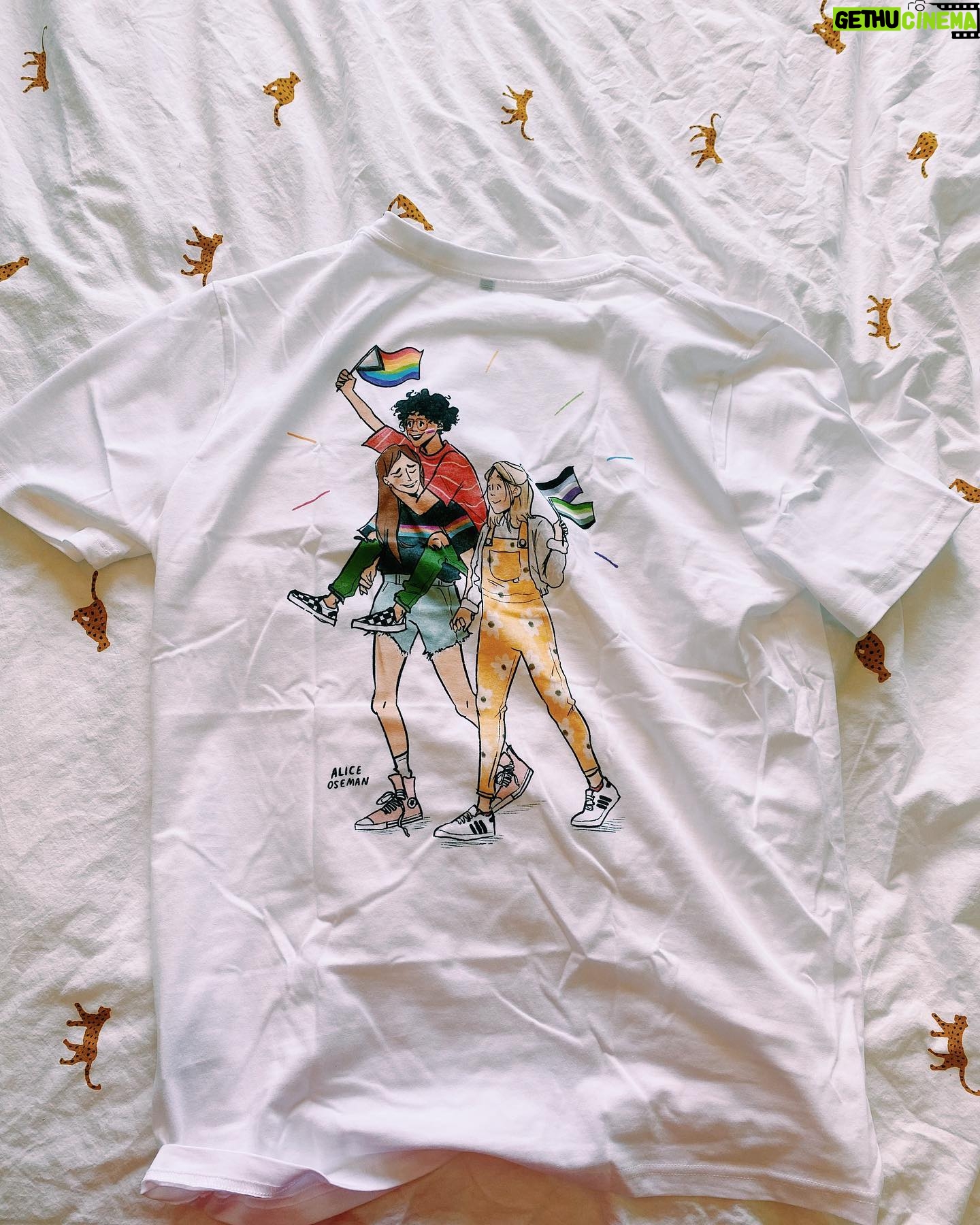 Alice Oseman - 451.2K Likes - Happy Pride Month!!!! I’ve teamed up with @ecokaila to make a limited number of Pride t-shirts featuring the three leads of my YA novel LOVELESS (I miss them very much 💜)!! All profits are going to @notaphaseorg, which is a trans-led grassroots charity dedicated to campaigning, social projects, and funding new initiatives for the trans community. Eco Kaila are committed to sustainable and ethical clothing which is why I wanted to work with them!!
You can get a shirt by going to ecokaila.com/aliceoseman
Thank you for helping to raise money for an amazing cause this Pride month!! 🌈