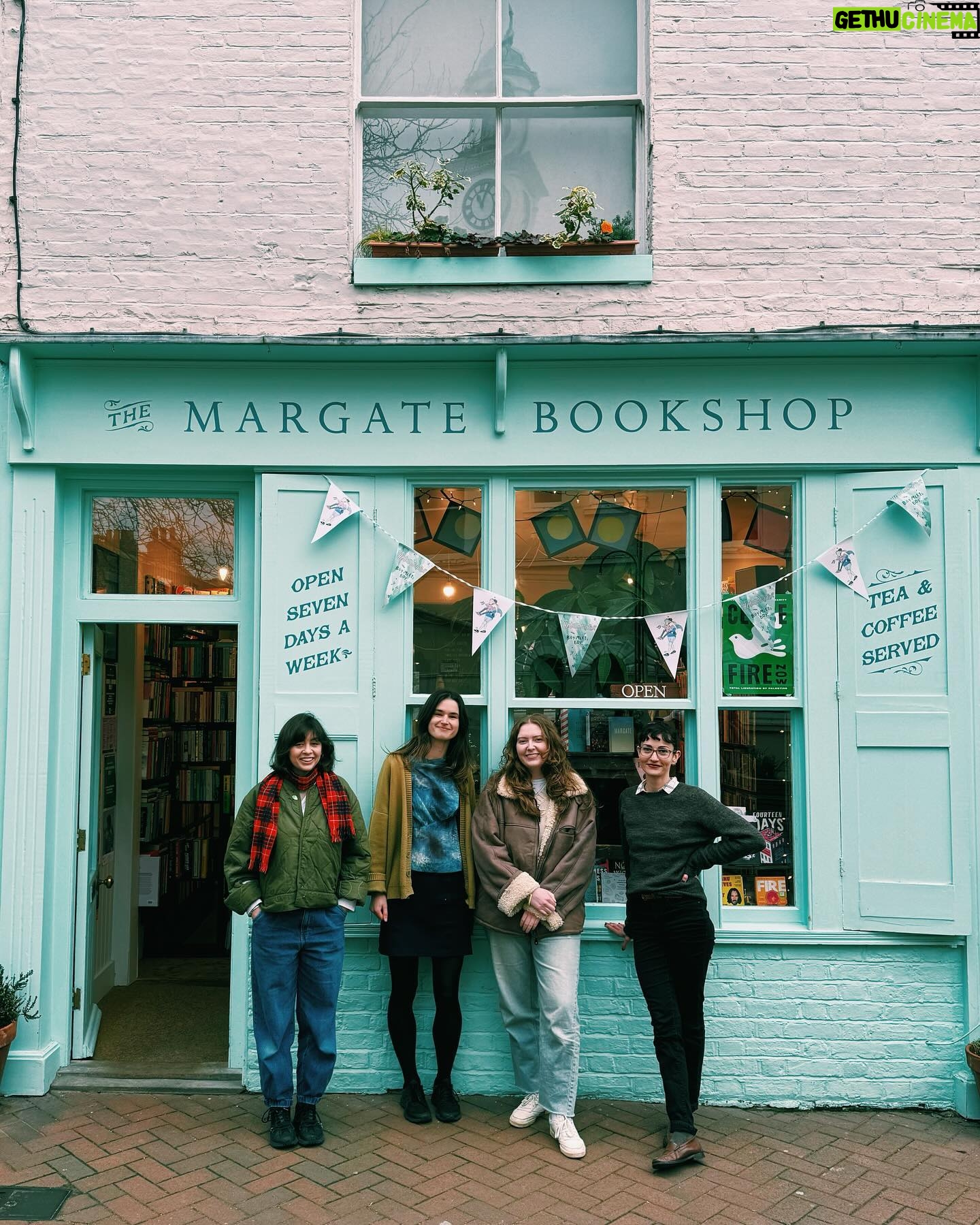 Alice Oseman Instagram - Thank you so much to everyone who came to see me on my little book tour this week, and thank you to the bookshops for having me!! It was so lovely to meet so many readers (and cute dogs!!) 📚