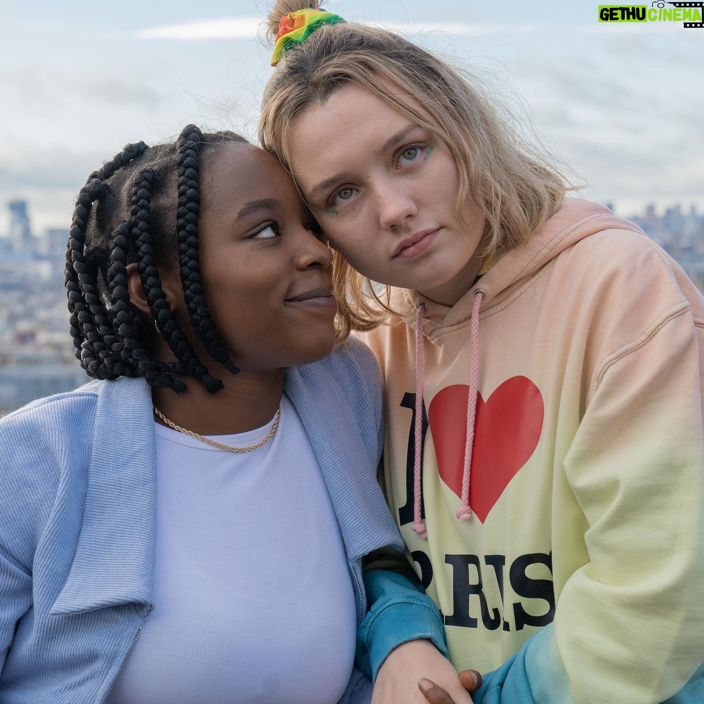 Alice Oseman - 725.2K Likes - Heartstopper S2 first look!!!! who’s ready for a summer of love and drama and awkwardness and kissing and paris and parties and deep chats!!! 🍂🇫🇷