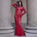 Alice Pagani Instagram - I’m in love with this amazing dress! Congrats for the @ferragamo show @_maximiliandavis_ 👏🏻🌹#MFW Thanks to my dream team @upgradeartist photo @ilariaieie styling @riccardomariachiacchio make up @nikipinna hair @fulviatellone