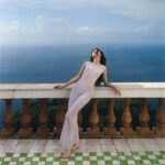 Alice Pagani Instagram - it looks like a dream ! ✨ photo by @nicholas.fols styling by @riccardomariachiacchio make up by @annalisaespositore.mua