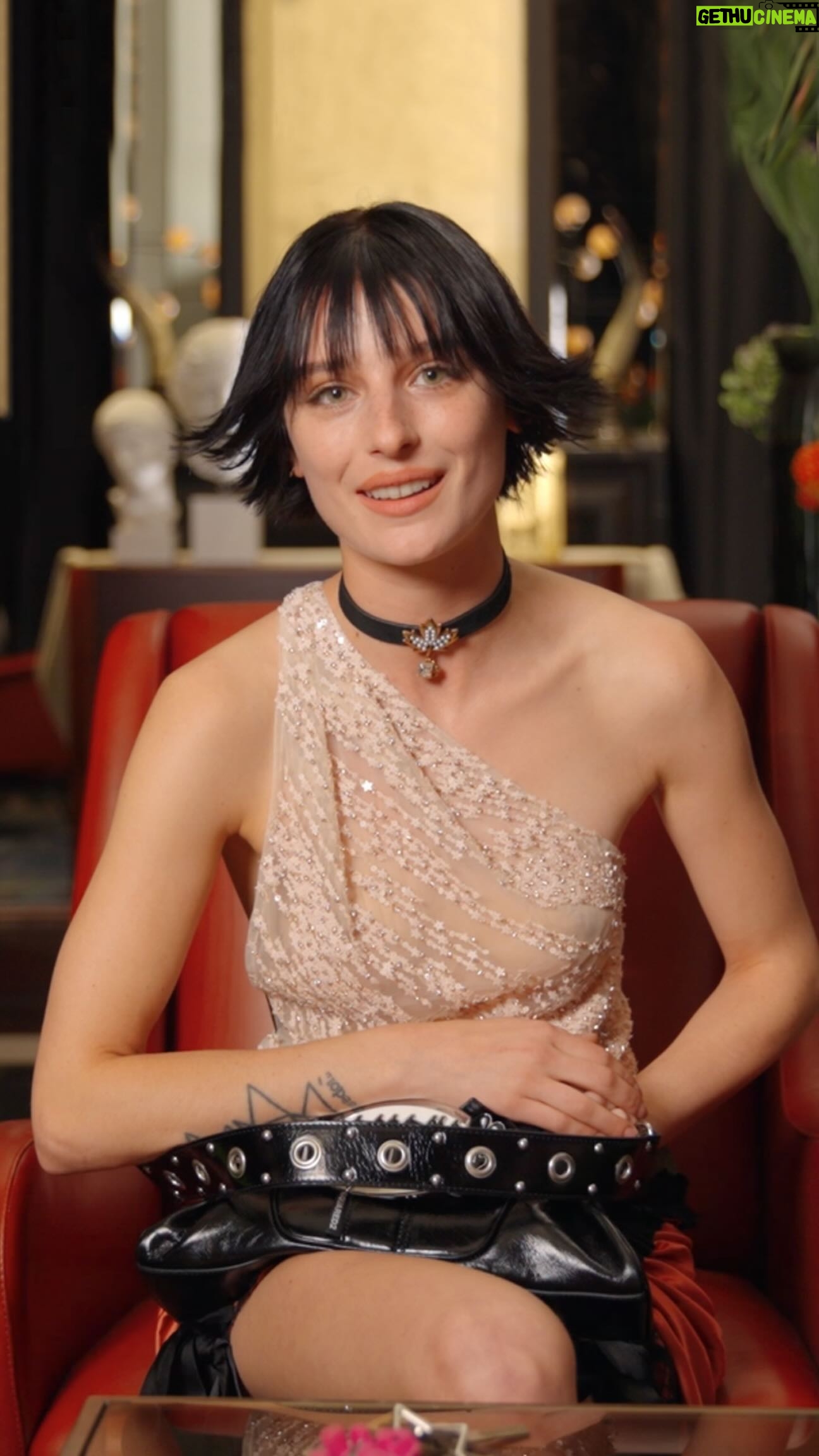 Alice Pagani Instagram - Siamo stati con Alice Pagani (@opheliamillaiss) che ci ha mostrato cosa non può mai mancare nella sua borsa @dsquared2: dal rullino per la macchina fotografica analogica alla penna (con cui ama disegnare il suo cane, ma non solo), scopri l’episodio completo di #InTheBag al link in bio. #DSQUARED2 #D2GOTH #Ad Credits: Editor: @ginevraag Camera Operator: @matteo.canzano Sound: @pitcolombo Stylist: @riccardomariachiacchio Hair Stylist: @mattia.bonacina MUA: @greta_ag Creative Producer: @iacopocaravaggi On-set Producer: @martiabbondanza Production Manager: @tatianaconter Production Coordinator: @sofiasetti_