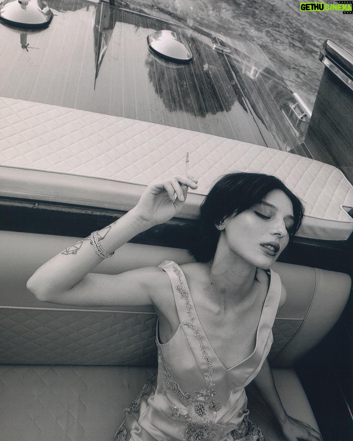 Alice Pagani Instagram - At the 80th 🌊 @labiennale Thanks to my fabulous team !✨ photo @ilariaieie styling @riccardomariachiacchio dress @antoniomarrasofficial jewels @tiffanyandco make up @nikipinna hair @salonesantagnese photographer’s assistants @ginger_gio @lorenzoferranti_ Agency @upgradeartist ❤️ #adv