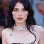 Alice Pagani Instagram - Redpass in Venice 💔 Photo @ilariaieie Styling @riccardomariachiacchio Make up @nikipinna @armanibeauty Hair @stefania_giannico_ Dress @giorgioarmani Jewels @bulgari Agency @upgradeartist