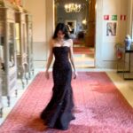 Alice Pagani Instagram - Redpass in Venice 💔 Photo @ilariaieie Styling @riccardomariachiacchio Make up @nikipinna @armanibeauty Hair @stefania_giannico_ Dress @giorgioarmani Jewels @bulgari Agency @upgradeartist