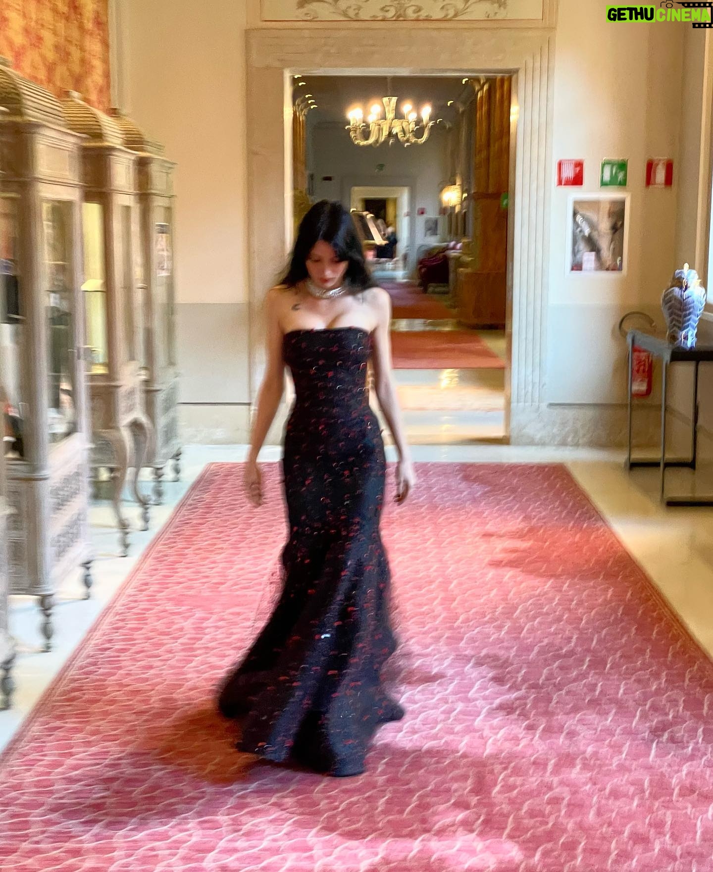 Alice Pagani - 191.7K Likes - Redpass in Venice 💔
Photo @ilariaieie
Styling @riccardomariachiacchio
Make up @nikipinna @armanibeauty
Hair @stefania_giannico_
Dress @giorgioarmani
Jewels @bulgari
Agency @upgradeartist