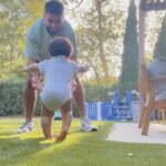 Alicia « Shanna » Kress Instagram - Loüka marche 🥹 Tes premiers pas mon trésor, papa et maman sont tellement fiers, non pas parce que tu marches à 9 mois, mais parce que tous les jours ton visage s’illumine de curiosité pour tout ce que tes mains ou tes yeux rencontrent.. On est fiers de l’amour qu’on partage tous les trois mais fiers aussi des galères qui commencent à devoir te courir derrière ! #babywalker #babyboy #bebé #marche #papa