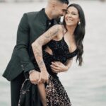 Alicia « Shanna » Kress Instagram - 3 ans ❤️ Tu es la plus belle surprise que m’a faite la vie ! L’amour n’est pas un long fleuve tranquille, c’est un put** d’océan agité dans lequel je veux nager à vie à tes côtés ! Merci de m’avoir trouvé ma moitié et Merci de m’aimer plus que je pensais le mériter ❤️ Pour célébrer ce cap dont tout le monde parle (même les films) on s’est échappé en douce à Venise 🎭 et ni les amateurs paparazzis, ni la pluie, rien ! n’aurait pu gâcher ces jours suspendus dans le temps ❤️ On a Kiffé comme des évadés ! Merci beaucoup à @carlozanettifilmmaker pour cette superbe vidéo 🎥 si vous passez par l’Italie on vous le conseille ! Merci à @weddings_secrets pour les sublimes tenues, pour vos mariages ou événements n’hésitez pas 👗 Dites-nous si vous avez déjà été à Venise et pour quelle occasion ? 🇮🇹 #venise #3ans #loveislove #couplelove #veniceitaly