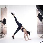 Alicia « Shanna » Kress Instagram – On travaille dur sur ce projet ça passe par des shootings « 727 photos lol 😱😳😂 »
On a trop hâte de partager le projet avec vous, on bosse h24, dites nous en commentaires ce que vous aimeriez retrouver pour ce programme 😊

Ps : pour la photo de couverture je me suis fait une élongation 😂🤣