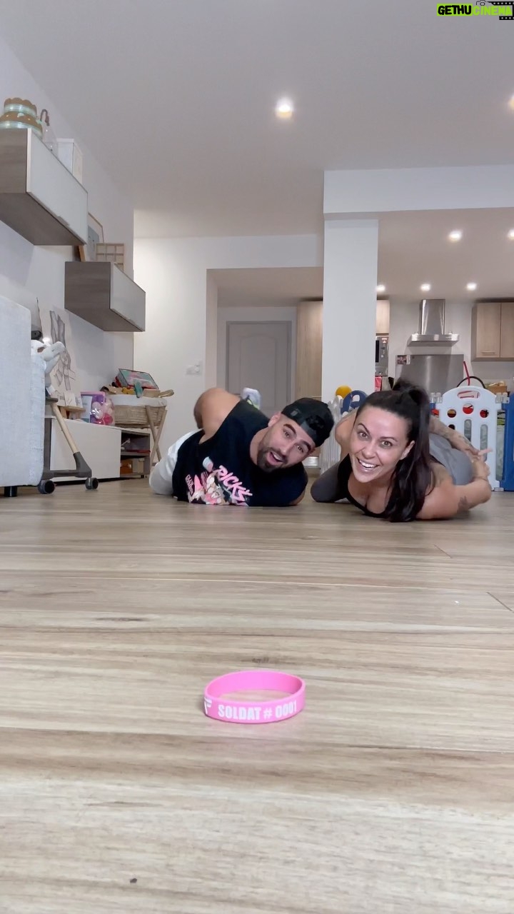 Alicia « Shanna » Kress Instagram - Qui sera le soldat #0001 ?! 💥 BONNE NOUVELLE : Même si un bracelet unique ça se mérite, on vous OFFRE le vôtre pour fêter le RETOUR EN STOCK des bandes @fitness_camp_officiel 🤩 1000 bracelets dispos avec numéro unique offerts pour les 1000 plus rapides d’entre vous qui profitent des pré-ventes du pack programme BOOTY LOCO BANDES 🎉 RDV sur www.fitnesscamp.fr pour devenir un membre unique de notre team et obtenir un numéro qui n’appartiendra qu’à toi ! Rdv dans nos stories pour plus de détails et dites-nous en commentaire qui veut son matricule de soldat pour entrer dans notre armée ⁉️ #funcouple #challenge #fitnesscamp #publicite #bootyloco