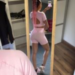Alicia « Shanna » Kress Instagram – Notre nouveau programme de sport arrive bientôt😍
C’est une des tenues que j’ai porté pendant le tournage et j’adore 😍
Vous aimez ? 
Par contre les chaussettes on en parle pas s’il vous plaît 🙏🏼😂😂😂😂 
@fitness_camp_officiel
