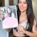 Alicia « Shanna » Kress Instagram - C’est l’anniversaire ! 🎁 Il y’a un an je sortais mon ebook post-partum, pour l’occasion j’ai décidé de vous l’offrir à nouveau 😍 Retrouve-le sur fitnesscamp.fr ou dans le lien en bio. 👉Je vous réponds à quelques questions sur mon ebook en vidéo, si vous souhaitez en savoir plus n’hésitez pas à me dire en commentaires ! 🥰 Et bon courage à toutes les femmes, que vous soyez enceinte ou non, pour prendre soin de vous (et de votre périnée) ! 💪 #postpartum #postpartumfitness #perinee #périnée #etrefemme #femmeenceinte #futuremaman #nouvellemaman #mamanendevenir #maman #mamanheureuse #mamanblogueuse #monhistoire #shannakress #ebook #anniversaire #1an #gratuit #offert