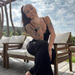 Alicia « Shanna » Kress Instagram - Qu’est ce que je kiff ma nouvelle vie ! ♥️😍 Bisous à tous bon week-end rdv demain à 19h pour un nouveau vlog 💋
