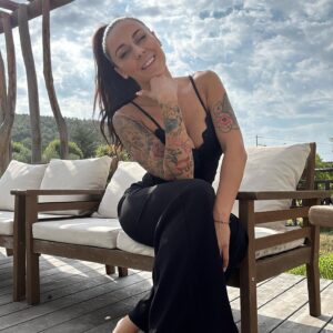 Alicia « Shanna » Kress Instagram - Qu’est ce que je kiff ma nouvelle vie ! ♥️😍
Bisous à tous bon week-end rdv demain à 19h pour un nouveau vlog 💋