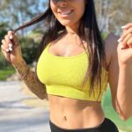 Alicia « Shanna » Kress Instagram – #challengepoids 
Allez meufs 💥😍🍑
L’été arrive la « Température » va montée 💦
Challenge-toi 💪🏼
Mets des petits poids aux chevilles et let’s goo 😜
J’adore ce style de séance et toi?

Plus de vidéos sur @fitness_camp_officiel 

#workout #challenge #fitnesscamp #shannakress