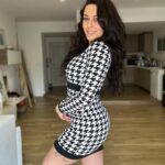 Alicia « Shanna » Kress Instagram – C’est la journée internationale de la femme 😍 c’est notre journée les meufs 😍🙏🏼 pour l’occasion je vous poste cette photo, je recommence petit à petit a retrouvez mes marques et j’essaye de redevenir un peu plus féminine, j’avoue c’est pas facile 
Je me suis habitué au survets et aux tee-shirts large mais il faut que je me fasse violence, au final quand je vois cette photo je me dis qu’il faut que je me prépare plus souvent 🙏🏼😍
Vous faites comment vous les filles ? Après avoir accoucher ? Vous arrivez à redevenir super féminine ? 

#warrior #women #womenday