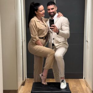 Alicia « Shanna » Kress Instagram - Un moment en amoureux qui a failli mal finir 😂
Ça fait du bien de se retrouver ❤️
Bon week-end à tous les amis 

Retrouvez l’intégralité de notre petite escapade dans notre dernier vlog le lien est dans notre bio 👍
