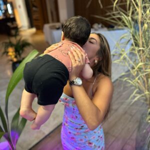 Alicia « Shanna » Kress Instagram - Joyeux anniversaire ma poupée d’amour ❤️

D’après vous combien de bougies a soufflé @laetitiamatijas ? 🥳

Ma petite soeur, Ma fierté, je suis le plus chanceux des grands frères !
C’est ton anniv mais c’est toi le cadeau au quotidien, merci d’être là pour nous.

Ton filleul à un message pour toi : « merci d’être la meilleure marraine du monde marraine d’amour, promis je vais essayer de plus te vomir dessus » 👶

À jamais là pour toi ma poupée ❤️

Découvrez toutes les surprises qu’on a faites à ma petite sœur pour son anniv dans notre vlog sur notre CHAINE « Un mec, Une meuf » 📺

#birthday #birthdaygirl #happybirthday #petitesoeur #soeur #frere #smilemore