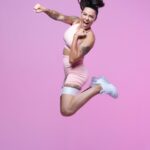 Alicia « Shanna » Kress Instagram – PRÉSENTATION 📢

Les soldats « GARDE À VOUS » 🫡 Vous êtes déjà plus de 1000 à rejoindre le challenge « Booty Loco » en 48h ! Bravo pour votre courage et Merci pour votre confiance !

Pour les milliers de personnes qui veulent du changement mais cherche la motivation ou le programme efficace, QU’EST-CE QUE VOUS ATTENDEZ POUR NOUS REJOINDRE ? 💥

Pour vous permettre de comprendre en quelques secondes ce que vous allez retrouver dans mon nouveau challenge de 30j seulement voici une vidéo présentation 💪🏼

Si vous avez des questions n’hésitez pas à foncer sur le site www.fitnesscamp.fr tout y est expliqué et d’ailleurs en commentaire aussi on vous explique ce que vous voulez 😉

PS : l’offre de lancement 🚀 s’arrête dans quelques jours PROFITEZ EN VITE 🥳

#booty #bootyloco #fitnesscamp #challenge #presentation #publicite #workoutmotivation #motivationsport