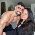 Alicia « Shanna » Kress Instagram – J’ai retrouvé ma famille ❤️

Après plus de 2 semaines sans les amours de ma vie je suis enfin rentré à la maison !

Évidement j’ai gardé le masque avec mon fils pour ne pas prendre trop de risque au départ..

On est heureux de tout vous expliquer et vous partager à travers notre dernière vidéo que vous retrouverez en lien dans notre bio Instagram 👍🏻

Merci pour votre soutien les amis ! Merci pour votre amour 🫶

#amour #famille #myloves #couplelove
