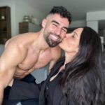 Alicia « Shanna » Kress Instagram – J’ai retrouvé ma famille ❤️

Après plus de 2 semaines sans les amours de ma vie je suis enfin rentré à la maison !

Évidement j’ai gardé le masque avec mon fils pour ne pas prendre trop de risque au départ..

On est heureux de tout vous expliquer et vous partager à travers notre dernière vidéo que vous retrouverez en lien dans notre bio Instagram 👍🏻

Merci pour votre soutien les amis ! Merci pour votre amour 🫶

#amour #famille #myloves #couplelove