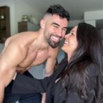 Alicia « Shanna » Kress Instagram – J’ai retrouvé ma famille ❤️

Après plus de 2 semaines sans les amours de ma vie je suis enfin rentré à la maison !

Évidement j’ai gardé le masque avec mon fils pour ne pas prendre trop de risque au départ..

On est heureux de tout vous expliquer et vous partager à travers notre dernière vidéo que vous retrouverez en lien dans notre bio Instagram 👍🏻

Merci pour votre soutien les amis ! Merci pour votre amour 🫶

#amour #famille #myloves #couplelove