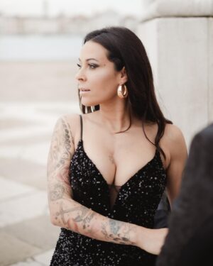 Alicia « Shanna » Kress Instagram - Quelle est votre photo préférée? ✨

📸 @cristina_viadana 
👗 @weddings_secrets 

#venise #love #amour