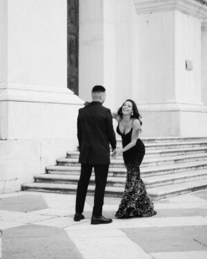 Alicia « Shanna » Kress Instagram - Quelle est votre photo préférée? ✨

📸 @cristina_viadana 
👗 @weddings_secrets 

#venise #love #amour