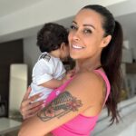 Alicia « Shanna » Kress Instagram – INCROYBALE au quotidien♥️
Je ne sais pas si vous l’avez vu dans nos derniers posts mais ça y’est Loùka marche 😍, ça passe tellement vite 
2 dents en bas déjà celles du haut qui poussent 😍🫣 il vient d’avoir 10 mois 

En fait tu te rends compte que chaque étape est juste incroyable 😍
Les fous rires 😍😂🙏🏼, les moments lecture, quand il mange, bref 
on est en admiration devant chaque geste qu’il peut faire 
😍😂
On m’avait dit que d’être maman, d’être parents 
ça changeait mais il est vrai que c’est assez incroyable 😍 ce que l’on vit 🙏🏼😍♥️
Et ce n’est que le début 
Nous profitons avec lui tous les jours nous avons cette chance de l’avoir avec nous à la maison c’est juste magique 🙏🏼🙏🏼🙏🏼🙏🏼♥️♥️♥️♥️